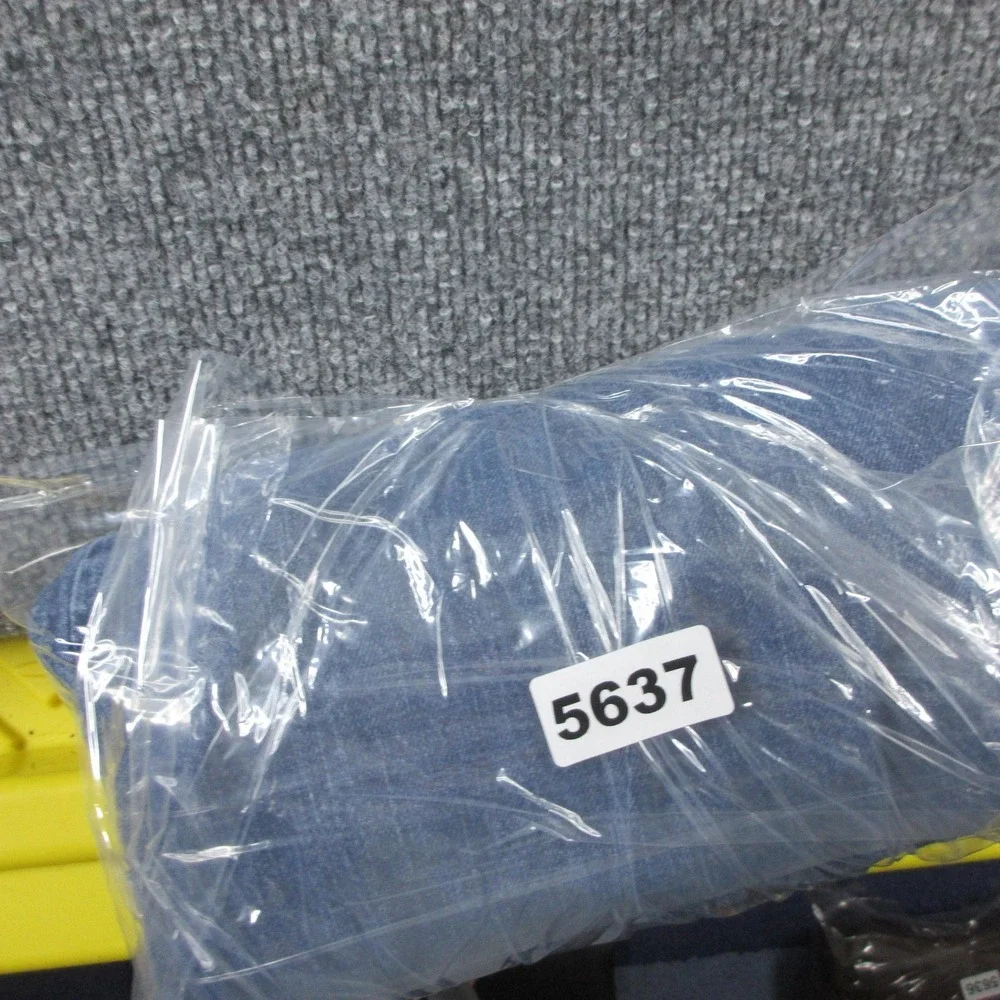Levis levis 559